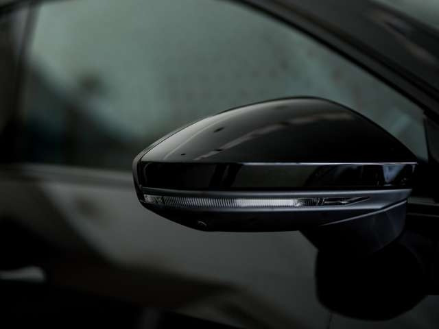 当店は自社整備工場を完備しており、ご購入後のアフターフォローまでしっかりと対応させていただきます。