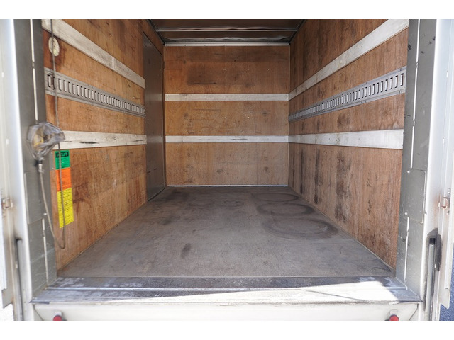 �V�Ԓ����������Ă���܂��B���g�p�̎ԂȂǂ����Ŕ[���������g���b�N����������u���Ă���܂��̂ł������������B