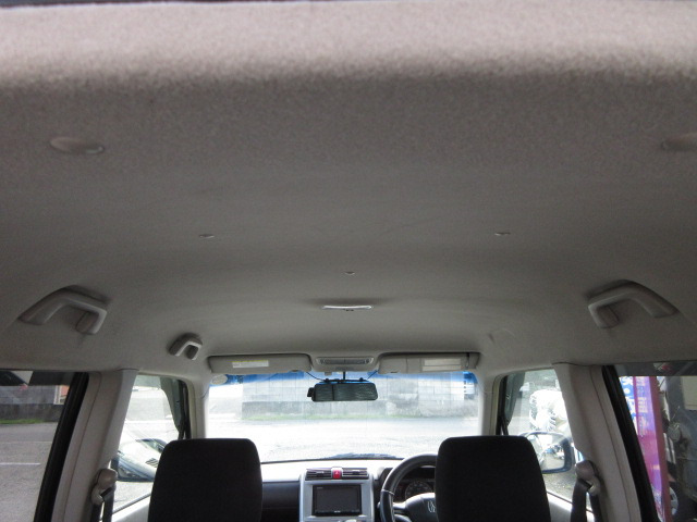 天井は黄ばみ汚れも少ない、とても綺麗な天井です。