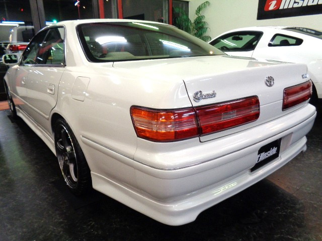 �z���C�g�p�[���J���[�������t���G�A��&CROSSSPEED18�A���~&NARDI�X�e�A�����O�AETC�I���W�i���C���e���A���Z���X�ǂ��d�オ���Ă���܂�