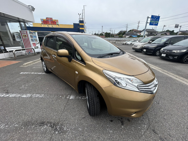 エンジン、ミッションなど金額の大きな箇所も無料修理♪代車もご用意!☆自社保証☆安心3ヶ月間の無料保証付。カーセンサーアフター保証も有り☆1年〜2年更新保証もご用意有ります。輸入車は1年保証〜有償のみです。