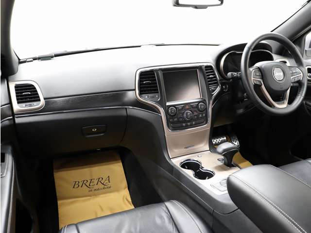 運転席はもちろん、助手席から見ても大変きれいな状態です。