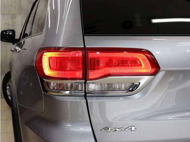 テールランプも割れや大きなキズ等無く、非常に綺麗な状態を保っております。テールのブラックアウトカスタムや社外テールへのカスタムもお気軽にご相談ください。