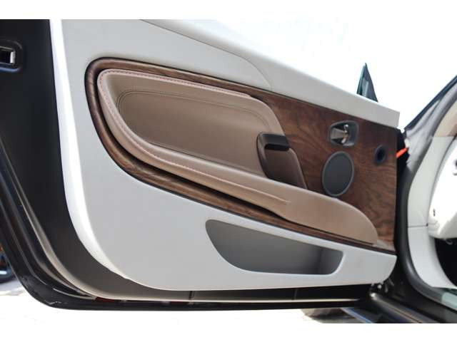 �A�X�g���}�[�e�B�������炱���̔z�F�ł��B