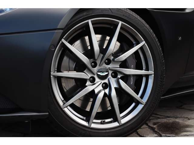 20�C���` AW �f�B���N�V���i���z�C�[�� ��435,240