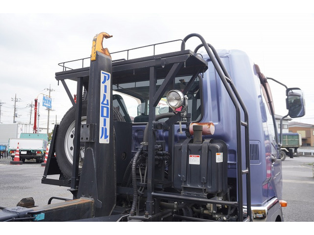 �V�Ԓ����������Ă���܂��B���g�p�̎ԂȂǂ����Ŕ[���������g���b�N����������u���Ă���܂��̂ł������������B