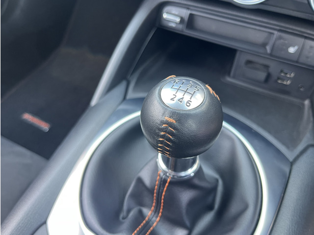 �����6���}�j���A�����ځB�V�t�g�m�u�̓I�����W�X�e�b�`���v�����V�t�g�m�u�ɂȂ��Ă���܂��B�I�V�����ȃJ���[�����O�Ō����ڂ�GOOD!!���ʊ����ۗ����Ԃł��B