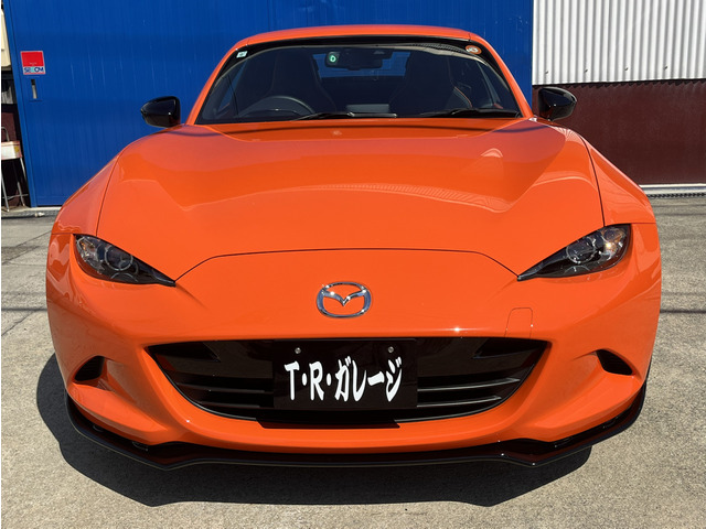 �t�����g�ɂ̓}�c�_�I�v�V�����G�A������������Ă���܂��B�u�����A���g�u���b�N�F�̃t�����g�A���_�[�X�J�[�g�ɂȂ�܂��B�����ڂ��X�|�[�e�B�[�ł����������B