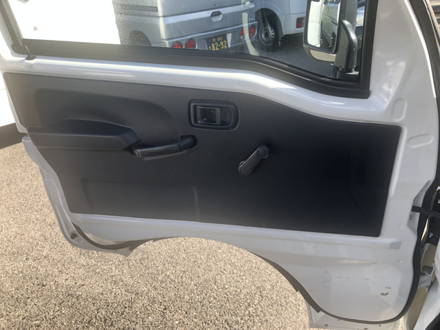 ����ȑ��̃h�A