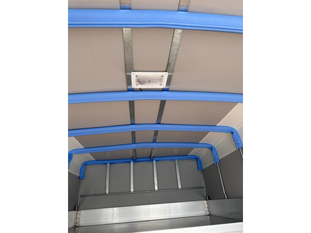 �׎���LED���ځB���Ђ͈Â����ł����S�ł��B