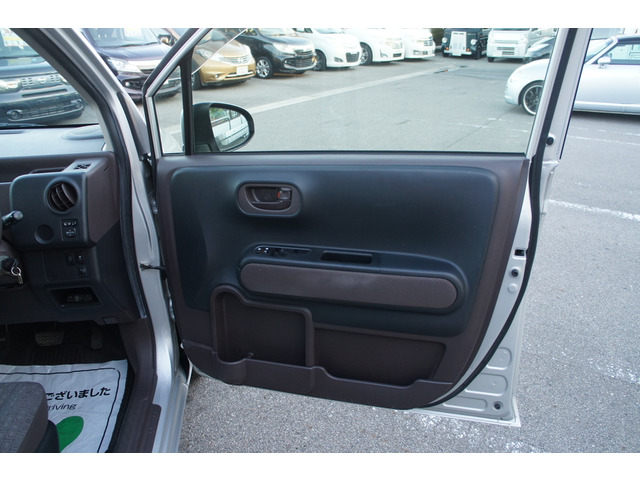 ☆MEGA級展示場在庫100台!全店舗300台以上!☆軽自動車コーナー、コンパクト車コーナー、1BOX&ステーションワゴンコーナー、輸入車コーナーずらりとご用意しております♪