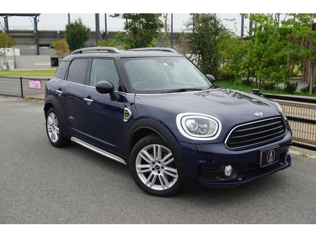 ボディカラーはとてもお洒落なダークブルーとなっております!