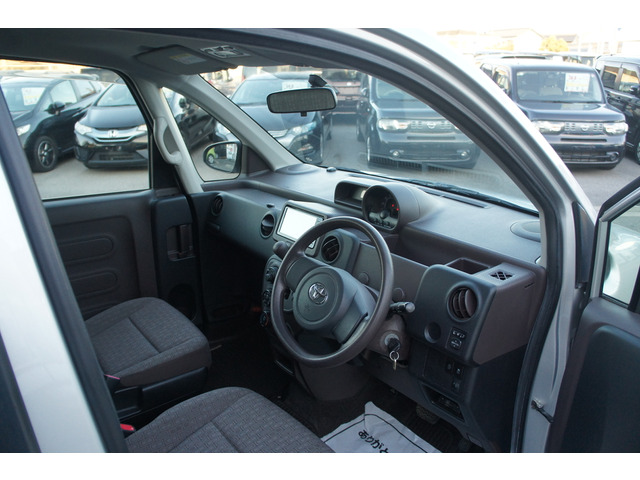 エンジン、ミッションなど金額の大きな箇所も無料修理♪代車もご用意!☆自社保証☆安心3ヶ月間の無料保証付。カーセンサーアフター保証も有り☆1年〜2年更新保証もご用意有ります。輸入車は1年保証〜有償のみです。