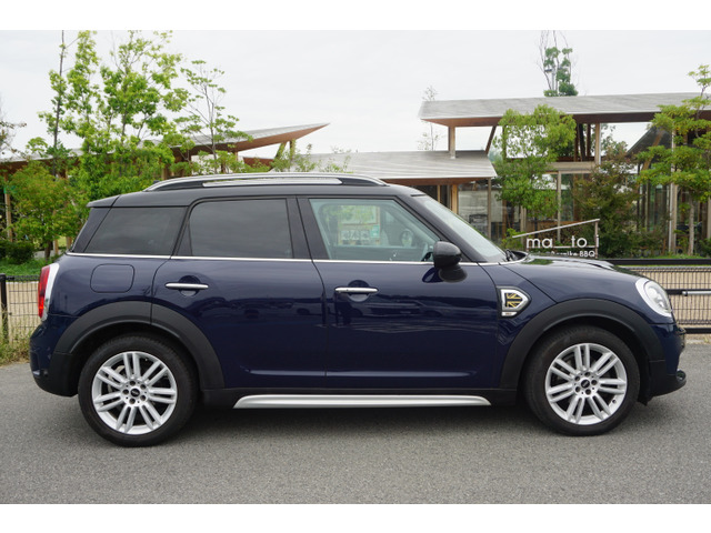 横から見るシルエットはとてもお洒落で可愛いです。