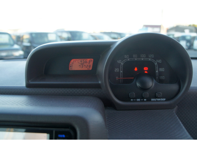 程度が悪い車が安いのは当たり前です。当店はコストを安く!薄利多売価格設定お客様が良い車両をお買い求め安くだけをこだわってます。少し年式古くても程度の良い車は沢山あります。