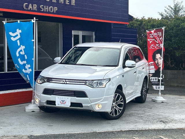 アウトランダーPHEV(三菱) 2.0 G ナビパッケージ 4WD　4WD/パワーバックドア/レーンキープ 中古車画像