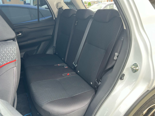 後部座席も気になるようなキズ・汚れやへたり等、大きなダメージはなく、良好な状態です。