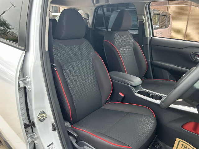 運転席シート廻りは使用感も少なく、良好な状態となっています。丁寧に使われていたことがよくわかりますね。