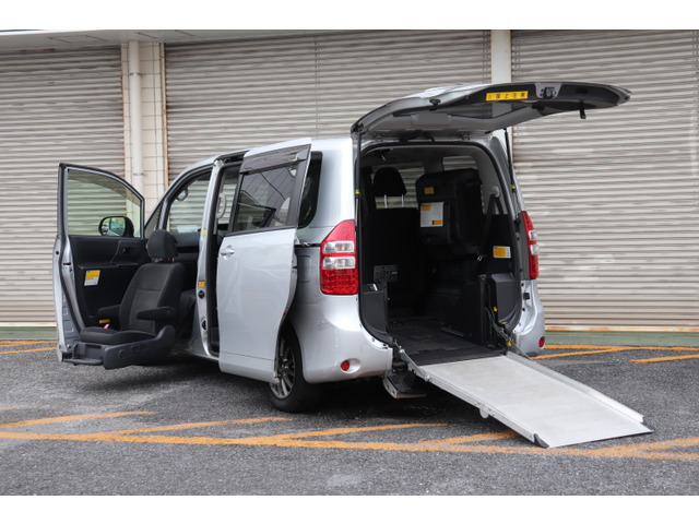 ノア(トヨタ) 2.0 X Lセレクション ウェルキャブ スロープタイプI 車いす2脚仕様　車いす2脚仕様 スロープタイプ 中古車画像
