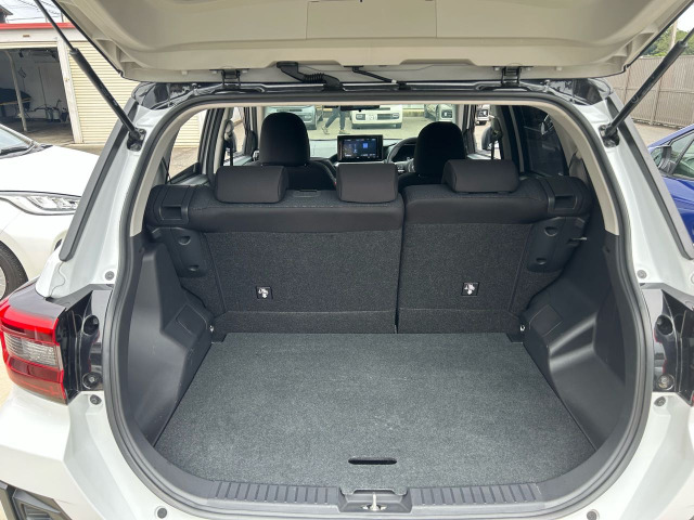 広々としたトランクで荷物の乗り下ろしも楽々!!