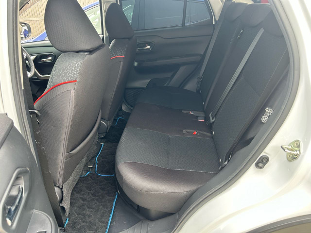 後部座席も気になるようなキズ・汚れやへたり等、大きなダメージはなく、良好な状態です。