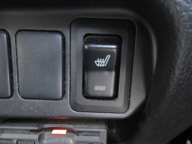 シートヒーター付きです。