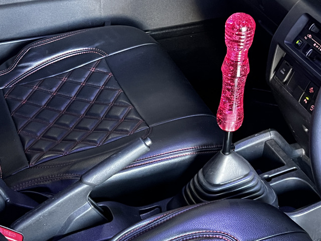 ガンガン使える5速MT車です!お好みのシフトレバーへの交換なども楽しめるポイントですね!