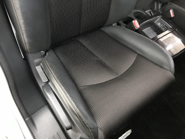 【全国納車OK】 現車をご覧になれないお客様でも、安心してお車をご購入いただける環境を整えております。 色々な角度から撮影したたくさんの画像など豊富な資料送りいたしております。