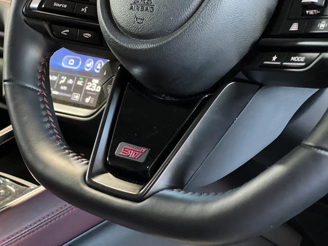 �����X�e�A�����O�{�g���ɂ�STI�̃��S����������Ă��܂�!���L���𖞂����Ă���鉉�o�̈�ł�!