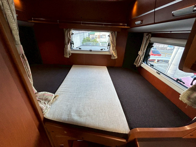 �Ō㕔�ɂ͏��W�x�b�h���������Ă��܂�!���@�́A193cm&times;108�`120cm�Ƒ�l�񖼂��A�Q�\�ł�!