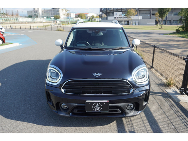 ���{�Ԃɂ͖����������ȃf�U�C���͂��̐l���g�̌��������o���Ă����A�C�e���̈�ƂȂ�܂����������ȗA���ԂŎԂ��t�@�b�V�����̗l�ɂ��y���݉�������