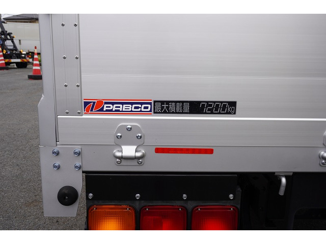 �V�Ԓ����������Ă���܂��B���g�p�̎ԂȂǂ����Ŕ[���������g���b�N����������u���Ă���܂��̂ł������������B