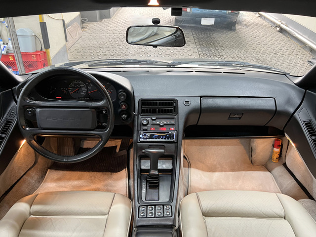 928S4