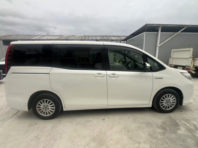 ノア1.8 ハイブリッド X