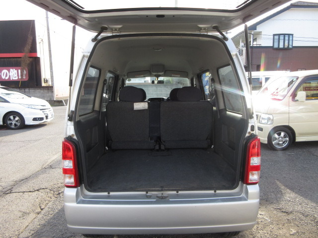 荷室は広々していてとても綺麗です。