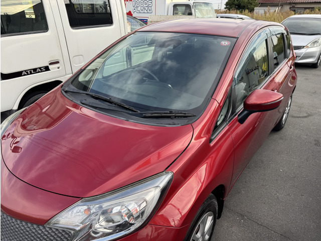 展示車両のエンジンの調子など外観、内装綺麗な状態ですが中古車ですので多少の傷、軽い凹みなどあると思いますが、判断には個人差がありますので気になる方は是非一度現車確認をお願い致します。