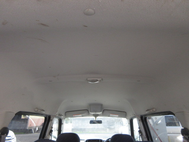 天井は黄ばみ汚れも少ない、とても綺麗な天井です。