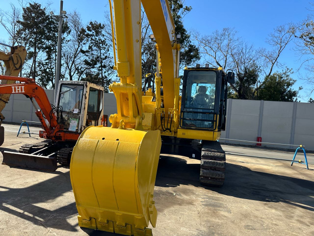 コマツ油圧ショベル