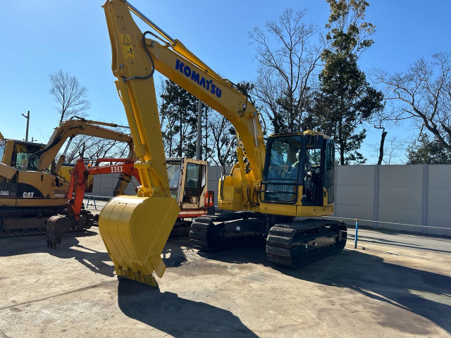 コマツ油圧ショベル