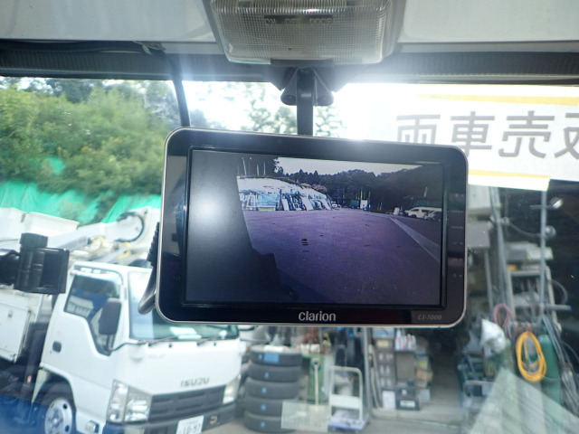 �o�b�N�J�����t�Ȃ̂ŁA���p�̑���������ƎԂł����S�ɉ^�]�ł��܂��B