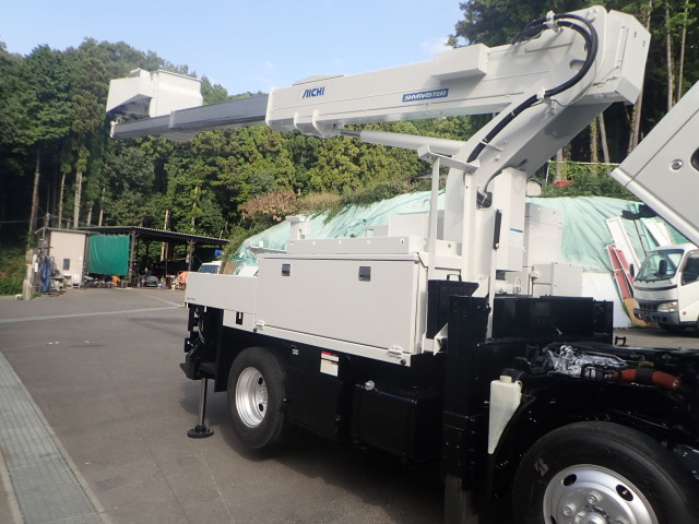 ���E�H��E�������[���E��q�u���E�ב䕔���ɍL���ύڃX�y�[�X���� �ƁA���[�����Ղ�B