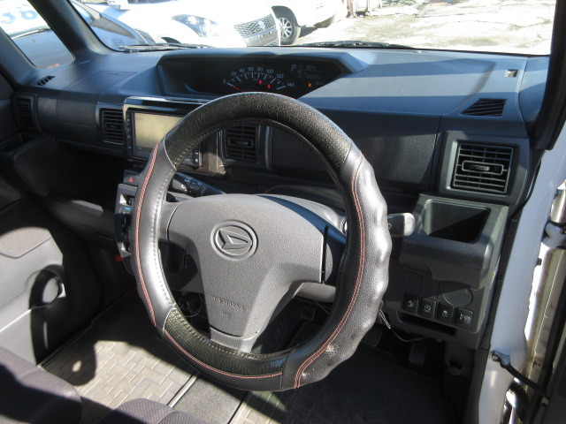 内装はキズや汚れの少ない綺麗な内装です。