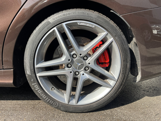 �����Z�f�X�̃_�C�i�~�Y����̌�����G�N�X�e���A�f�U�C�����̗p�B�X�|�[�e�B�ȃv���|�[�V�����Ɗۂ݂̂��銯�\�I�Ȗʂ̑��`�ɂ��p���t���Ń_�C�i�~�b�N�Ȍ�����苭��