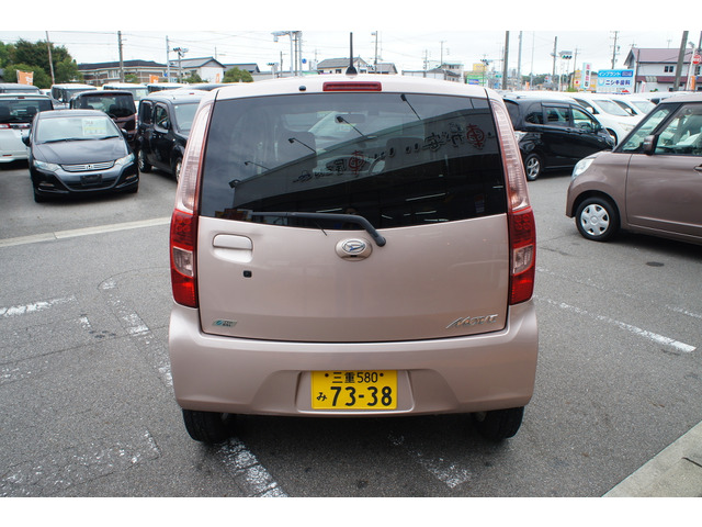 外装仕上げ、みがき、破水仕上げします。内装クリーニング ヘッドライトの黄ばみ落としてからの磨き!納車仕上げ専門の担当者がしっかり仕上げさせて頂きます。満足クォリティー!直通TEL0569-84-1338