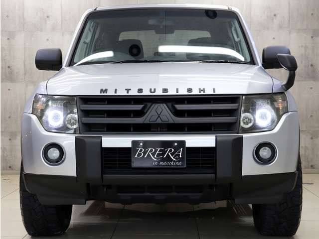 フロントビューは純正シルバーカラーとマットブラックで塗り分け、オシャレなフロントビューに仕上がっております。