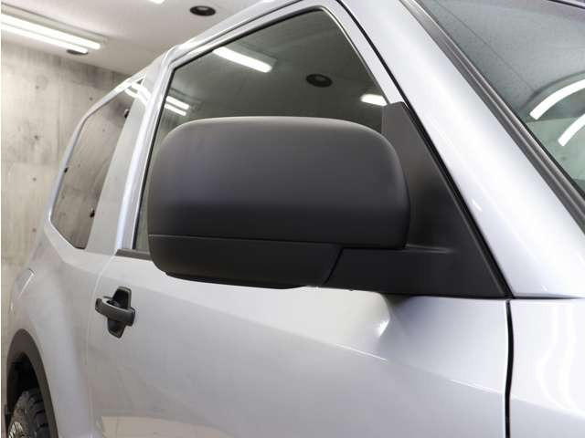 ドアミラーやドアノブもマッドブラック塗り分け済み。細部にまでこだわったBRERAオリジナルカスタムです!