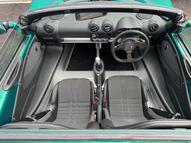 シンプルなインテリアでドライブに集中出来ます!