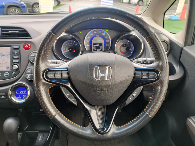 フィットシャトルハイブリッド1.3 スマートセレクション ファインライン