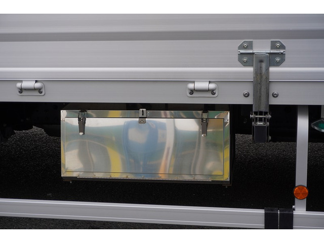 �V�Ԓ����������Ă���܂��B���g�p�̎ԂȂǂ����Ŕ[���������g���b�N����������u���Ă���܂��̂ł������������B