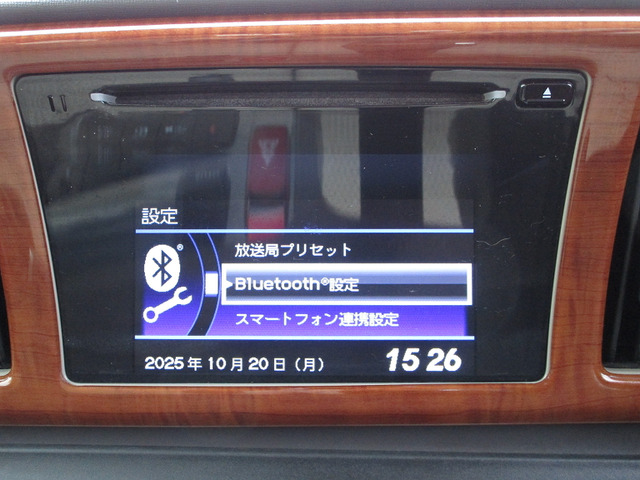 Bluetooth�@�\���ځB�ԂƃX�}�z��iPhone���y�A�����O���Ă����΃n���Y�t���[�d�b�͂������A�X�}�z��iPhone���̉��y���Ԃ̃X�s�[�J�[�ŗ������Ƃ��ł��܂���B